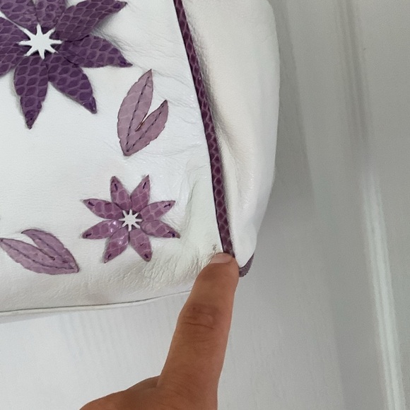Tosca Blu Shoulder Bag white purple‎ with flowers appliqué snake texture details - Picture 9 of 16